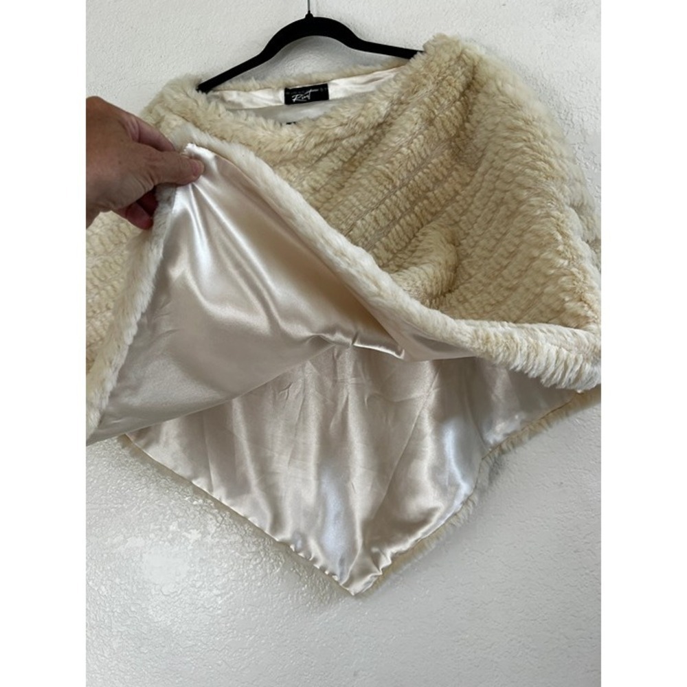 Black Rivet Womens Faux Fur Poncho Wrap Ivory Cream Satin Lined Boat Neck OS